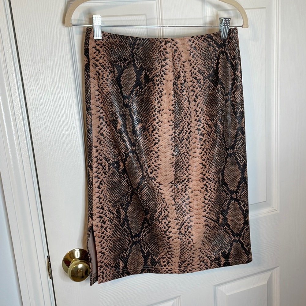 Boston proper pencil skirt in snakeskin pattern size extra small